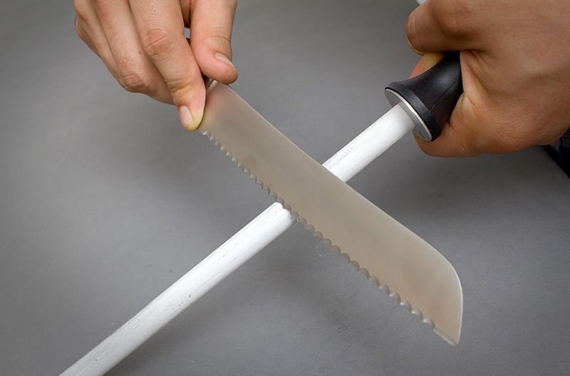 How to sharpen a bread knife